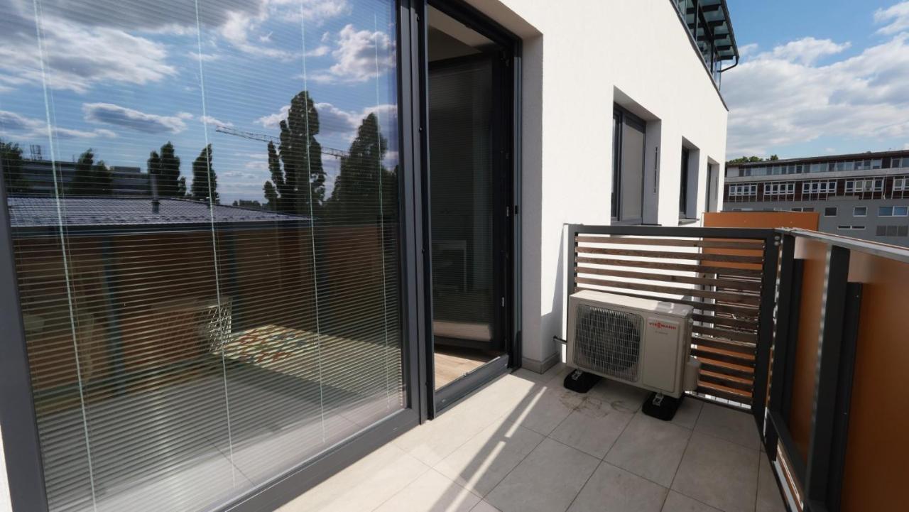 Air-Conditioned, 2 Room Apartment With Terrace 브라티슬라바 외부 사진