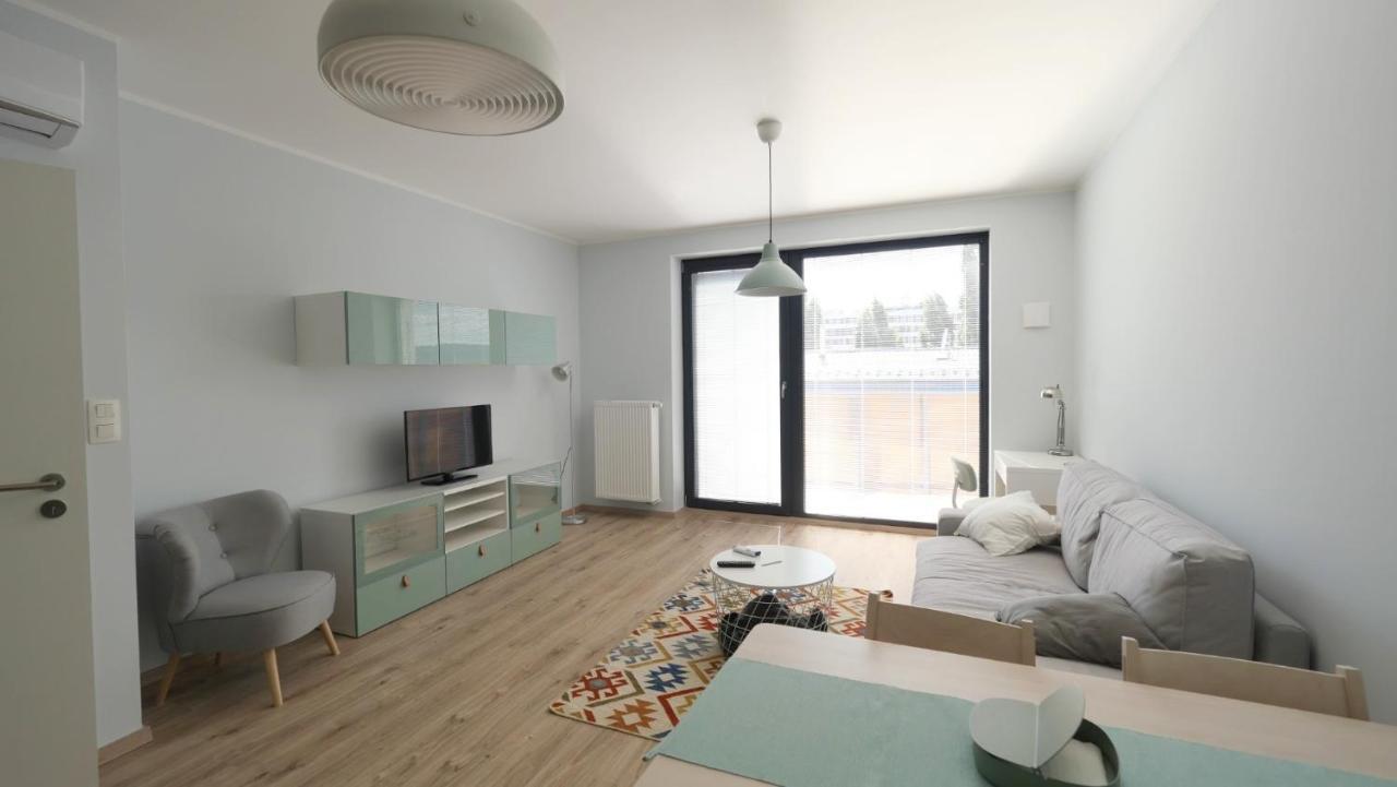 Air-Conditioned, 2 Room Apartment With Terrace 브라티슬라바 외부 사진