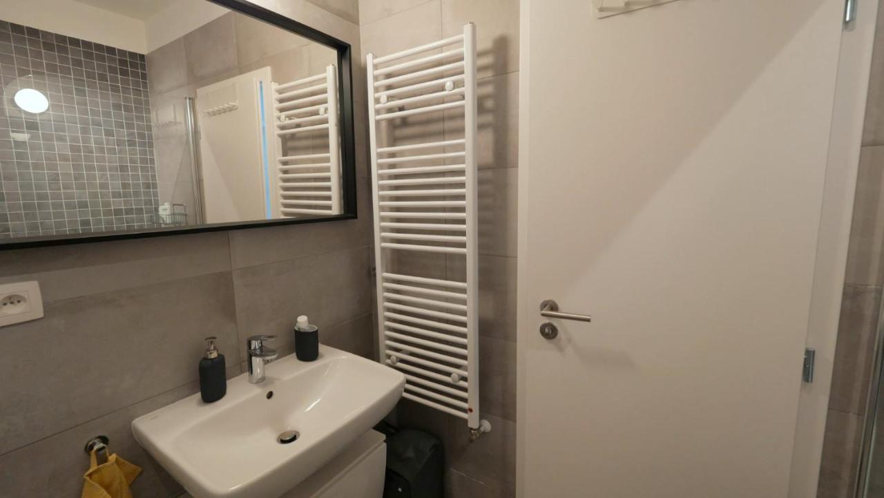 Air-Conditioned, 2 Room Apartment With Terrace 브라티슬라바 외부 사진