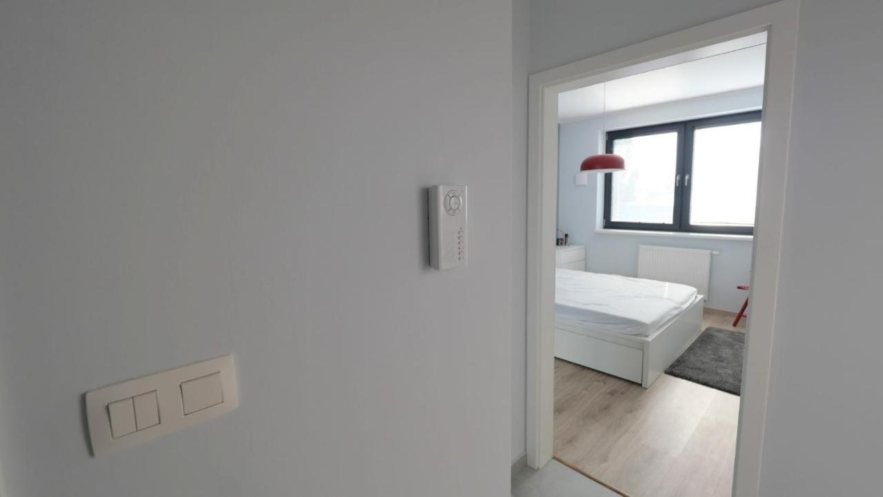 Air-Conditioned, 2 Room Apartment With Terrace 브라티슬라바 외부 사진