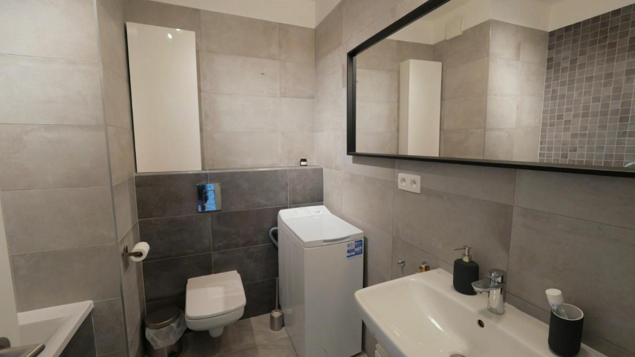 Air-Conditioned, 2 Room Apartment With Terrace 브라티슬라바 외부 사진