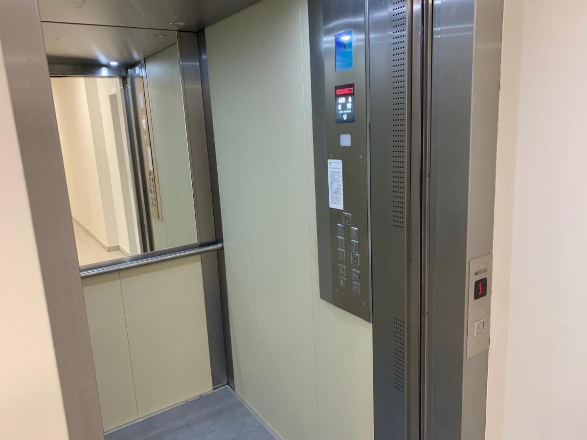 Air-Conditioned, 2 Room Apartment With Terrace 브라티슬라바 외부 사진