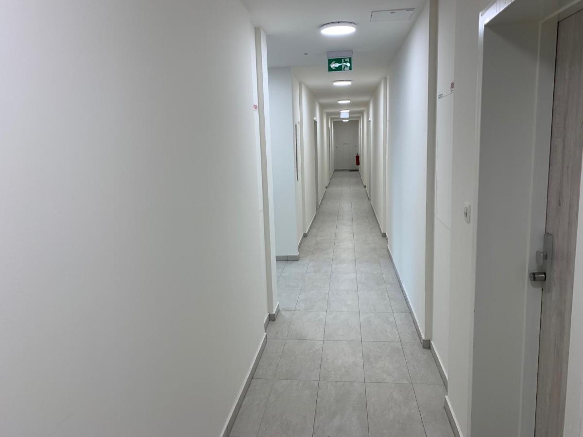 Air-Conditioned, 2 Room Apartment With Terrace 브라티슬라바 외부 사진