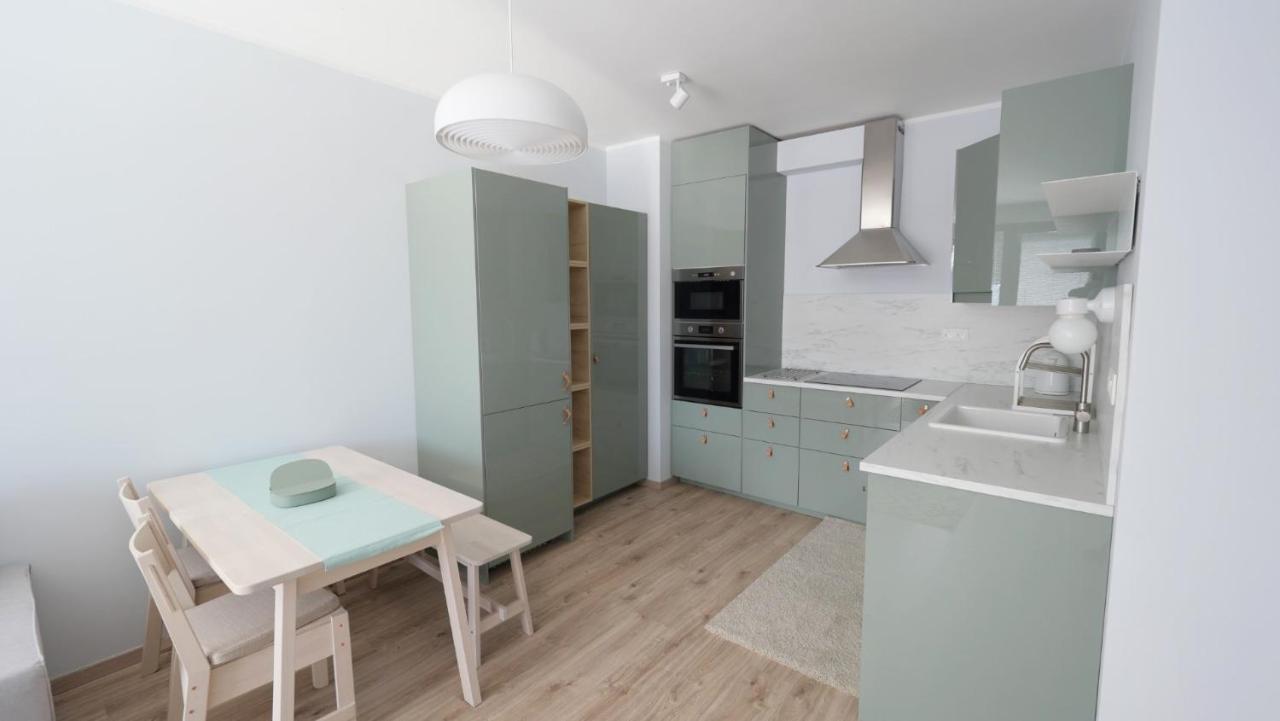 Air-Conditioned, 2 Room Apartment With Terrace 브라티슬라바 외부 사진